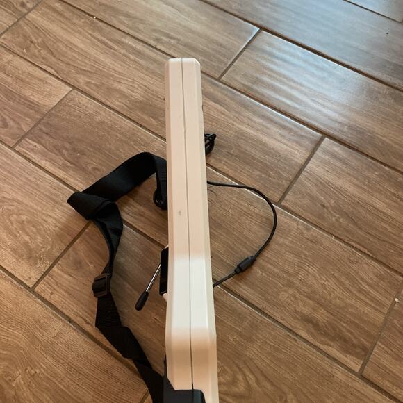 Xbox 360 Wired Guitar Hero Gibson X-Plorer Xplorer Controller RedOctane 95055 - Picture 9 of 10